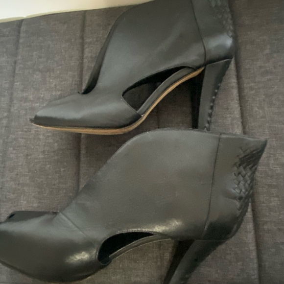 Elliott Lucca  Allesandra Black Leather Woven Open Toe Heels. Sz 10 - Picture 4 of 15